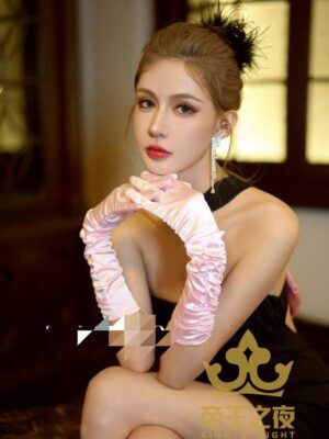 Jennifer｜看着像精致洋娃娃，真正靠近以后反差才开始
