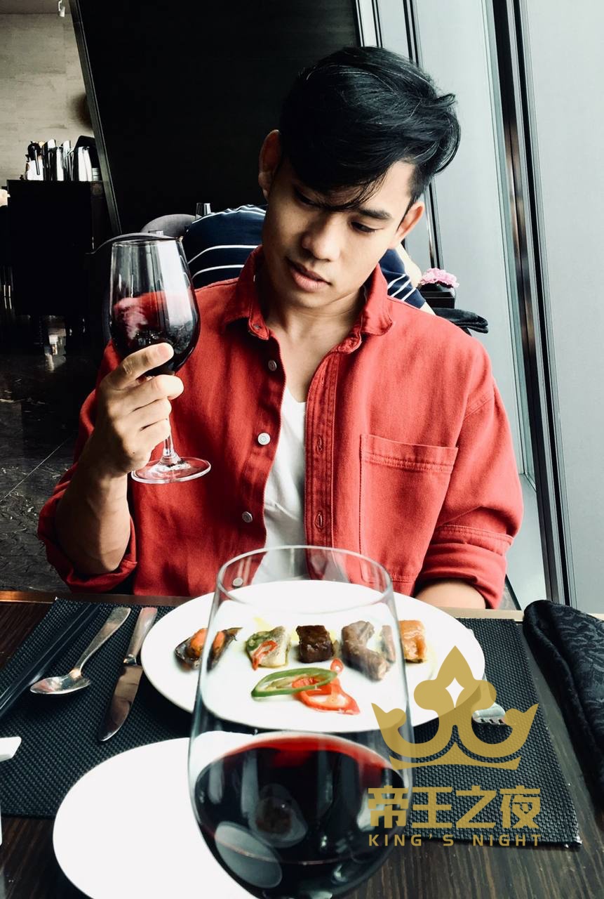 小爹系男友 Markos